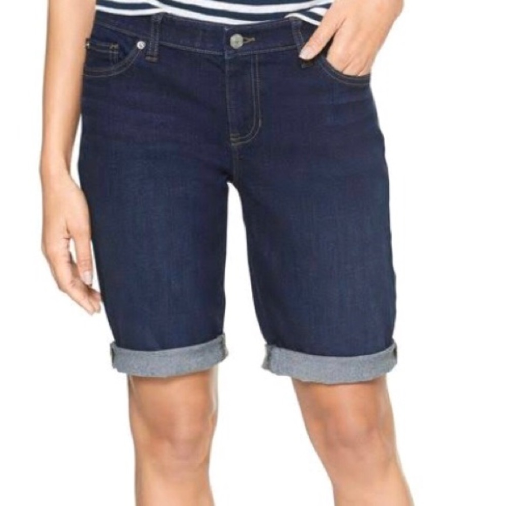 GAP NWT Denim Bermuda Jean shorts Mid Rise Dark Wash Size:2 or 26